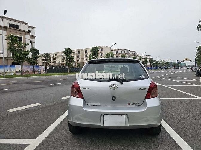 Toyota Yaris 1.3AT 2008 màu bạc, 12 vạn km