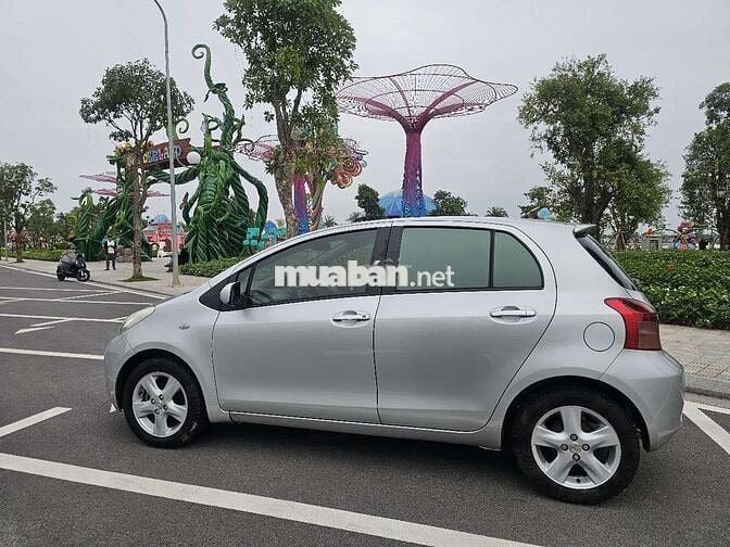 Toyota Yaris 1.3AT 2008 màu bạc, 12 vạn km