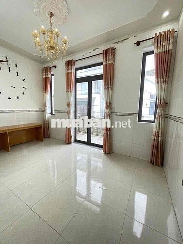 Nhà mới trệt lầu 3pn có nội thất KdC Quân Baio