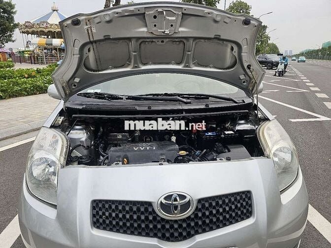 Toyota Yaris 1.3AT 2008 màu bạc, 12 vạn km