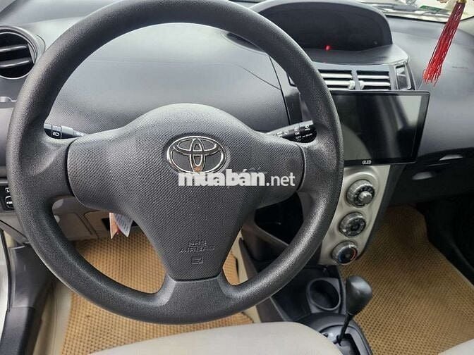 Toyota Yaris 1.3AT 2008 màu bạc, 12 vạn km
