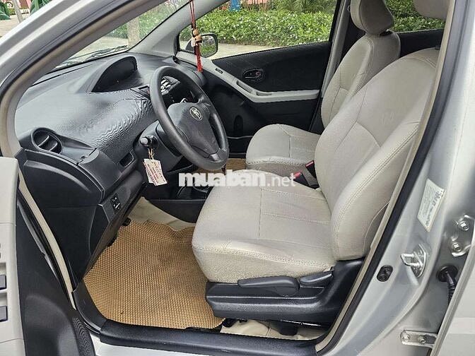 Toyota Yaris 1.3AT 2008 màu bạc, 12 vạn km