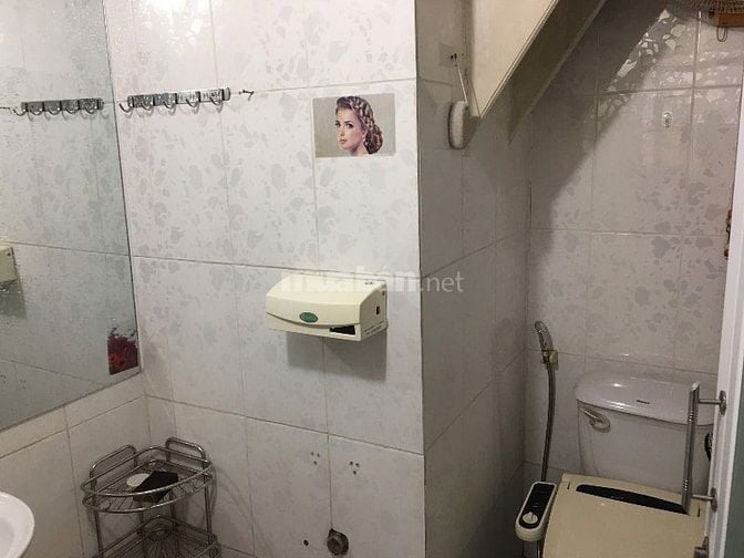 Nhà nguyên căn trung tâm Quận 4, đi lại dễ dàng