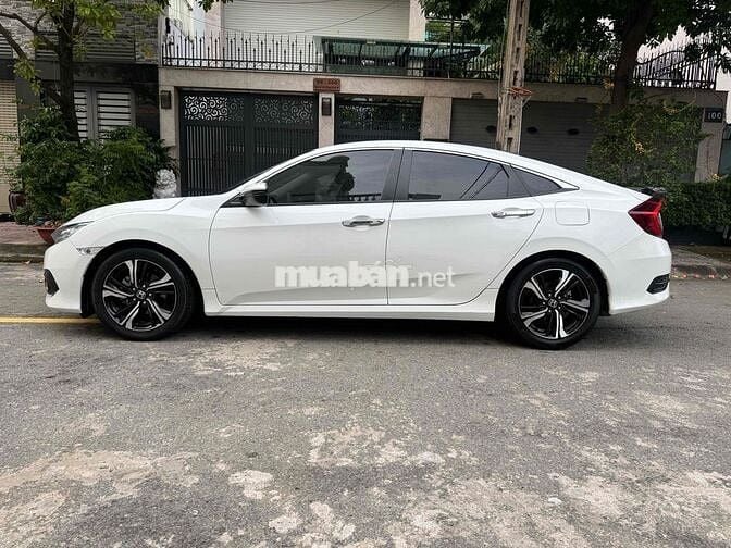 Honda Civic 2018 1.5G Vtec Turbo - 90000 km