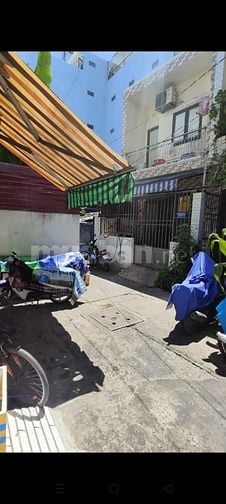 Bán nhà ngay ngã tư Âu Cơ và Lạc Long Quân gần bệnh viện Tân Phú 