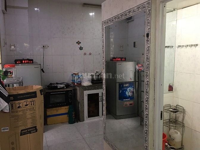 Nhà nguyên căn trung tâm Quận 4, đi lại dễ dàng