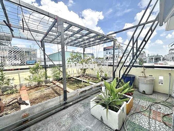BÁN NHÀ 4 TẦNG - 140M2 5.5✘26 - ÔTÔ ĐỖ CỬA - SÁT BÊN LOTTE MART Gò Vấp