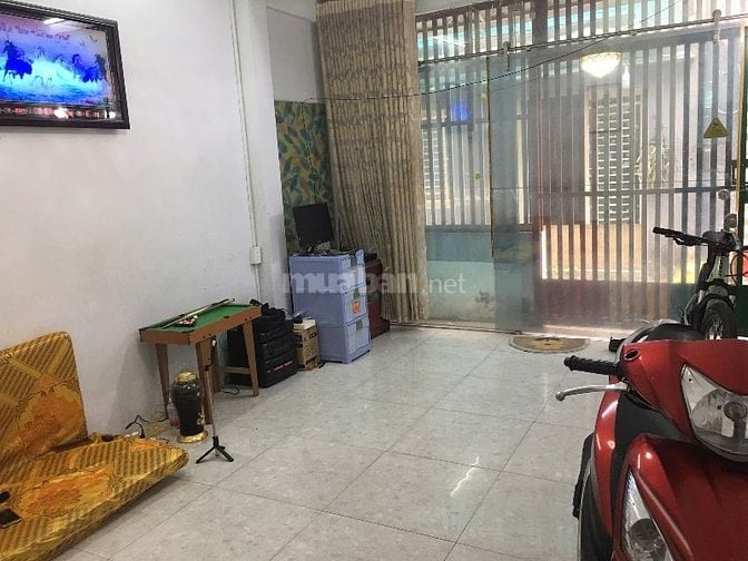 Nhà nguyên căn trung tâm Quận 4, đi lại dễ dàng