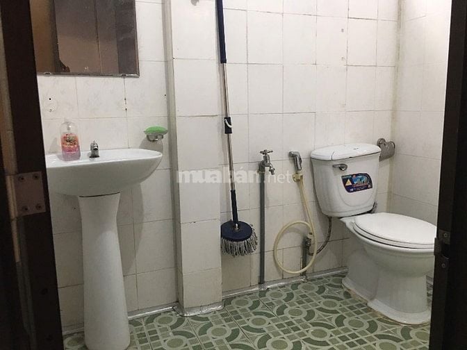 Nhà nguyên căn trung tâm Quận 4, đi lại dễ dàng