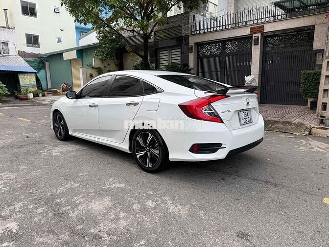 Honda Civic 2018 1.5G Vtec Turbo - 90000 km