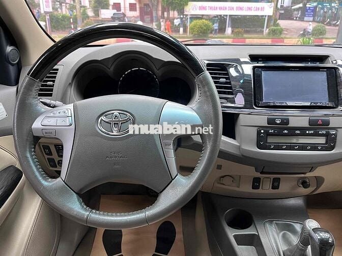 Toyota Fortuner 2012 2.7V 4x4 AT - 120000 km