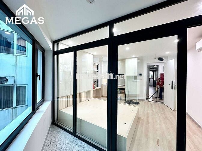 CĂN STUDIO FULL NỘI THẤT BAN CÔNG LỚN GẦN VINCOM TRẦN DUY HƯNG