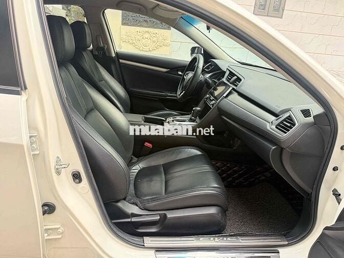 Honda Civic 2018 1.5G Vtec Turbo - 90000 km