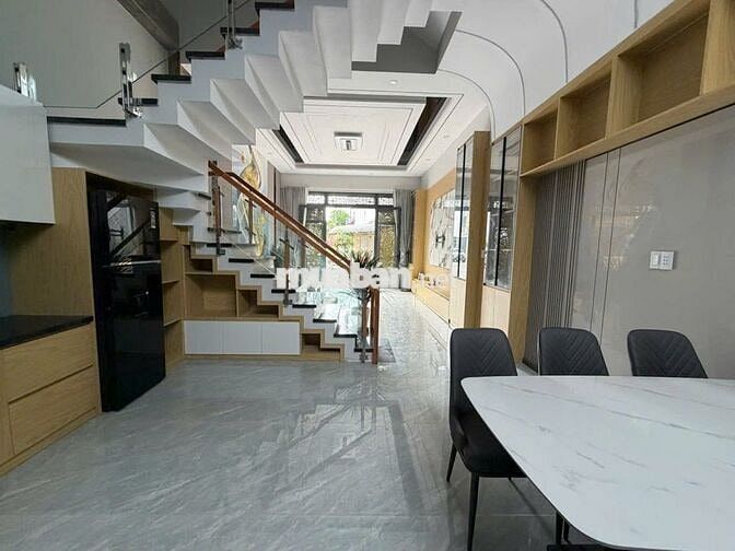 Mặt Tiền Kinh Doanh, 4 Tầng, 60m2, Gần Vincom Dĩ An, Chỉ 5 Tỷ Nhỉnh.