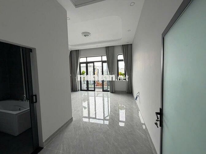 Mặt Tiền Kinh Doanh, 4 Tầng, 60m2, Gần Vincom Dĩ An, Chỉ 5 Tỷ Nhỉnh.