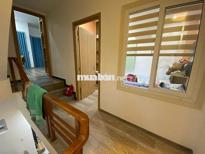 Cho thuê nhà nguyên văn Nguyễn Văn Linh, 3 tầng, 3 PN, gần sân bay