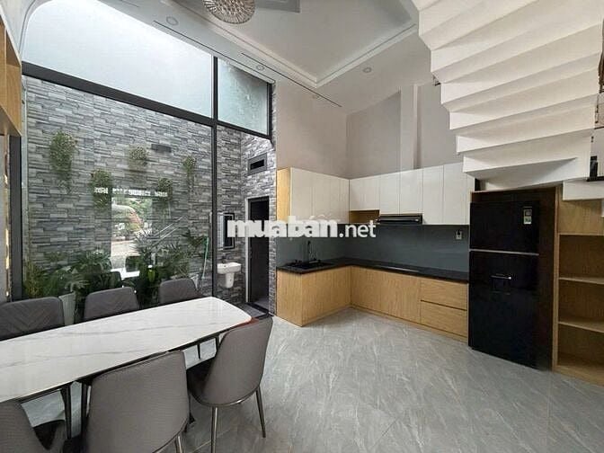 Mặt Tiền Kinh Doanh, 4 Tầng, 60m2, Gần Vincom Dĩ An, Chỉ 5 Tỷ Nhỉnh.
