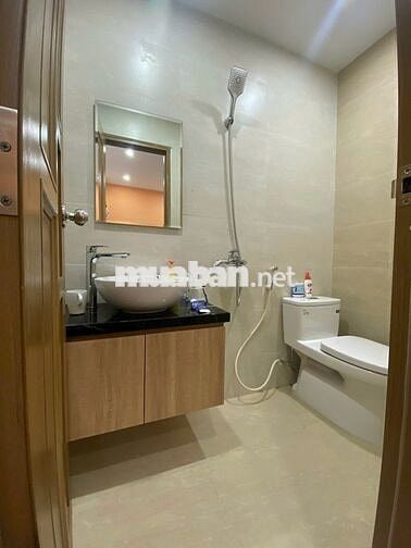 Cho thuê nhà nguyên văn Nguyễn Văn Linh, 3 tầng, 3 PN, gần sân bay