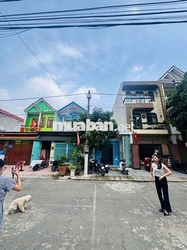 🏡 GIẢM GẤP 500TR – NHÀ ĐÔNG HÒA – KDC VỈA HÈ – 100M² – GIÁ CHỈ 4.9 TỶ