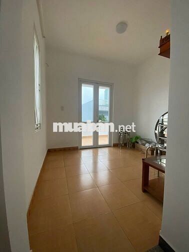 Cho thuê nhà nguyên văn Nguyễn Văn Linh, 3 tầng, 3 PN, gần sân bay