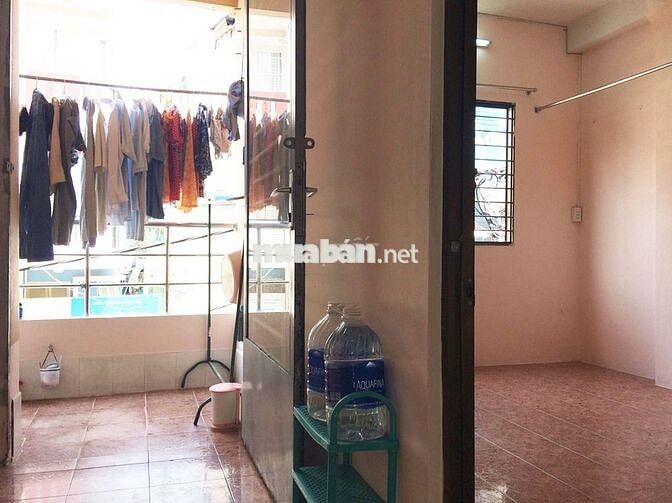Phòng cho thuê 15m2 Quận 3, nhà vệ sinh riêng, miễn phí wifi.