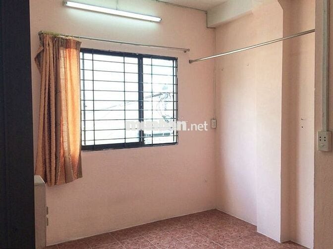 Phòng cho thuê 15m2 Quận 3, nhà vệ sinh riêng, miễn phí wifi.
