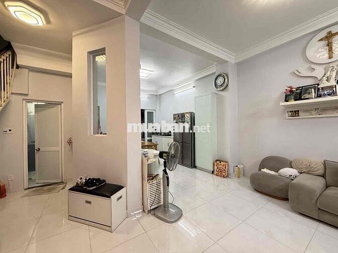 NHÀ HIẾM GẦN SÂN BAY – 3 TẦNG - 2 MẶT HẺM THOÁNG – NGANG KHỦNG 6M