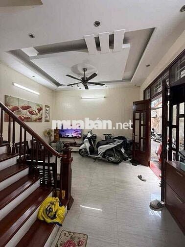 Bán nhà Nguyễn Chính – ô tô đỗ cửa – 5 tầng kiên cố – ngõ thông Bán nhà Nguyễn Chính – ô tô đỗ cửa – 5 tầng kiên cố – ngõ thông