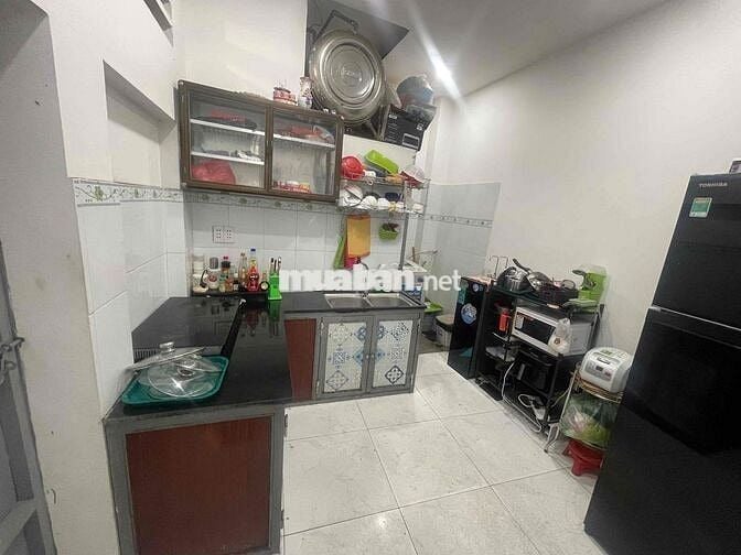 Chủ nhà chuyển ra Hà Nội nên cho thuê nguyên căn nhà 1 trệt 1 lầu