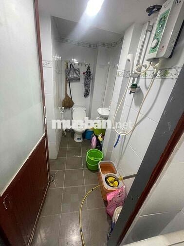 Chủ nhà chuyển ra Hà Nội nên cho thuê nguyên căn nhà 1 trệt 1 lầu