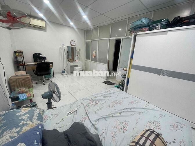 Chủ nhà chuyển ra Hà Nội nên cho thuê nguyên căn nhà 1 trệt 1 lầu