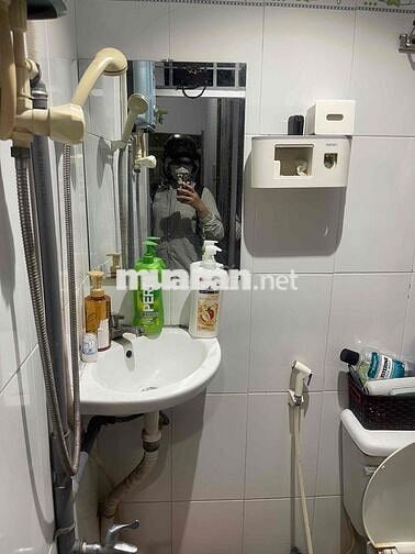 Chủ nhà chuyển ra Hà Nội nên cho thuê nguyên căn nhà 1 trệt 1 lầu