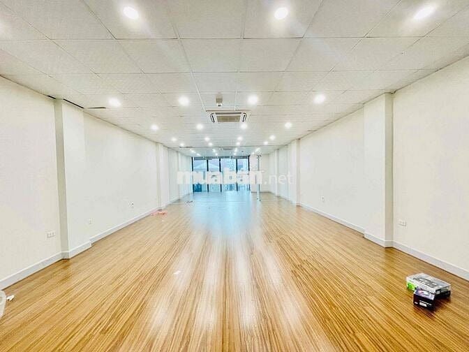 Cho thuê Văn phòng tại Hoàng Cầu 130m2 giá chỉ 19t sàn siêu rẻ