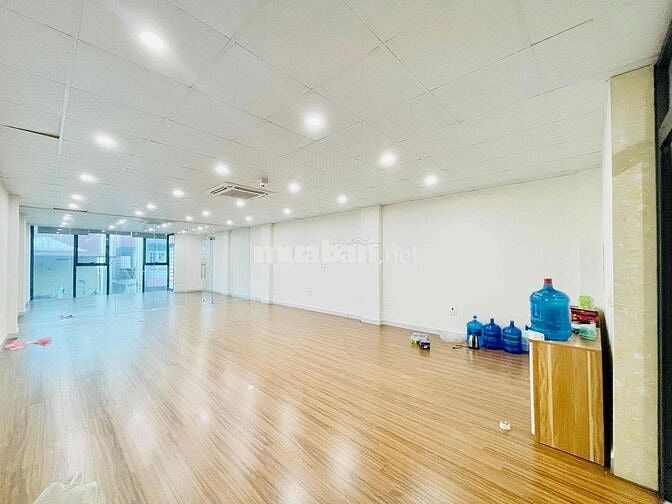 Cho thuê Văn phòng tại Hoàng Cầu 130m2 giá chỉ 19t sàn siêu rẻ