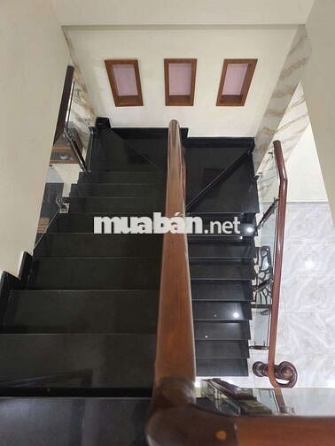 Bán nhà đường Nguyễn Thị kiểu 60m2 2tầng shr.