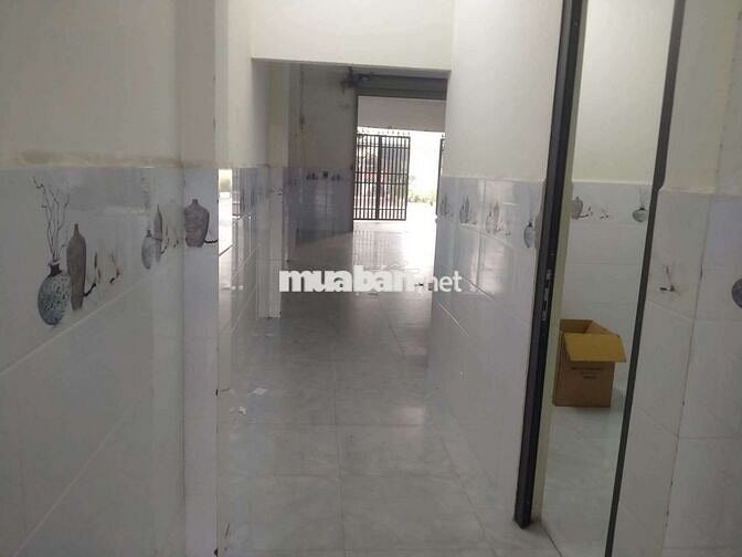 Cho thuê kho 300m2 mặt đường rộng 12m thuộc đông hòa