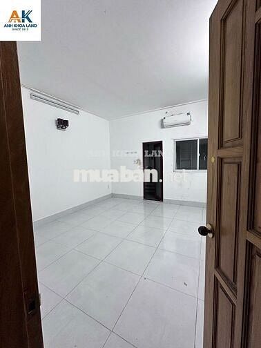 964hbc - nhà sát chợ Hiệp Bình , xây kiên cố , hẻm bagac