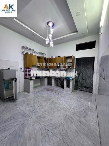 964hbc - nhà sát chợ Hiệp Bình , xây kiên cố , hẻm bagac