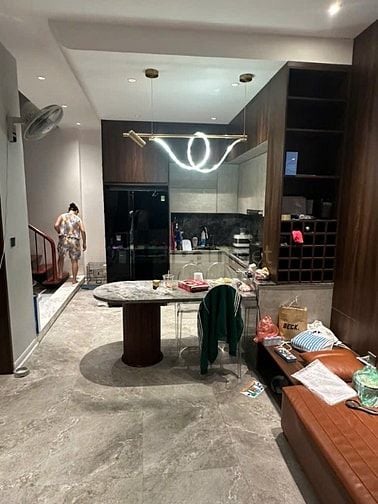 Bán nhà Khâm Thiên 42m2 , 5 tầng , ngõ thông , nội thất xịn 13,8 tỷ