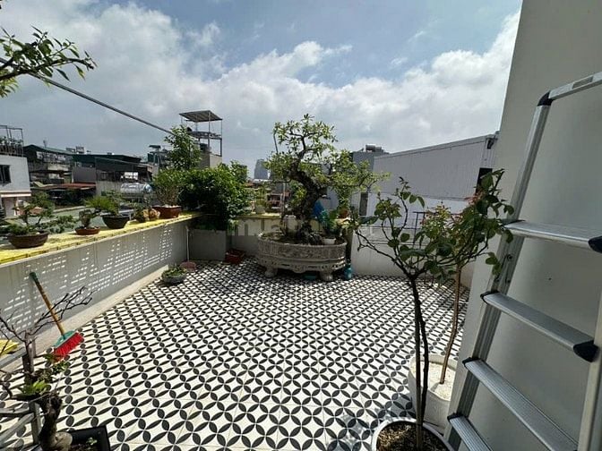 Bán nhà Khâm Thiên 42m2 , 5 tầng , ngõ thông , nội thất xịn 13,8 tỷ