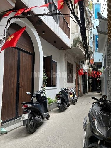 Bán nhà Khâm Thiên 42m2 , 5 tầng , ngõ thông , nội thất xịn 13,8 tỷ