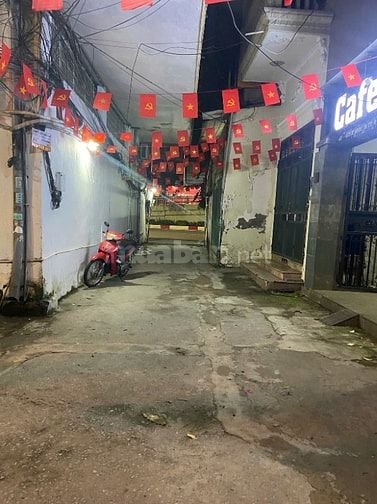 Cho thuê nhà ngõ to ô tô đỗ cửa gần đường to Nguyễn Chí Thanh, 128 m2