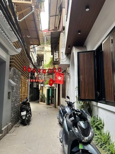 Bán nhà Khâm Thiên 42m2 , 5 tầng , ngõ thông , nội thất xịn 13,8 tỷ