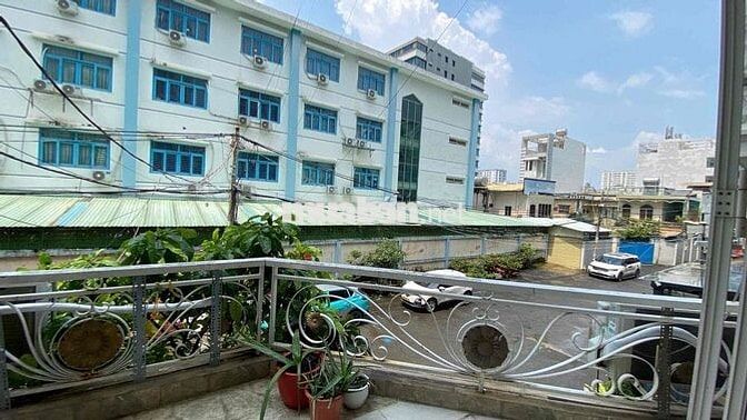 CHDV BAN CÔNG NẰM NGAY CÔNG VIÊN VĂN HOÁ - ĐẠI HỌC VĂN LANG - IUH