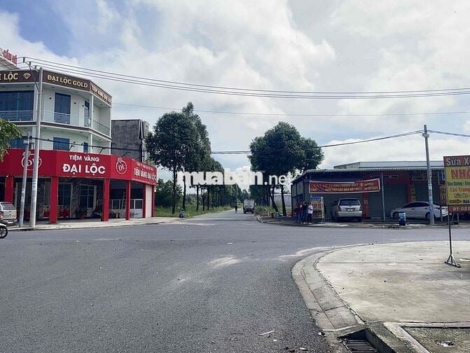 Cần bán đất ngay sau khu chợ đêm và sát khu công nghiệp
