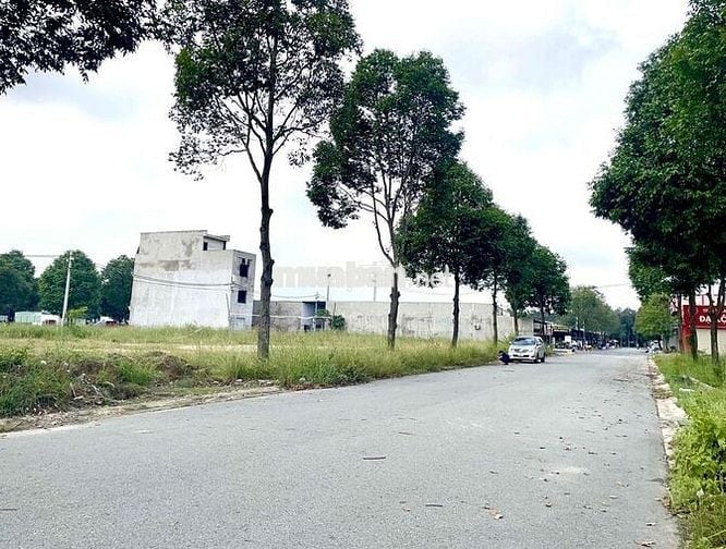 Cần bán đất ngay sau khu chợ đêm và sát khu công nghiệp