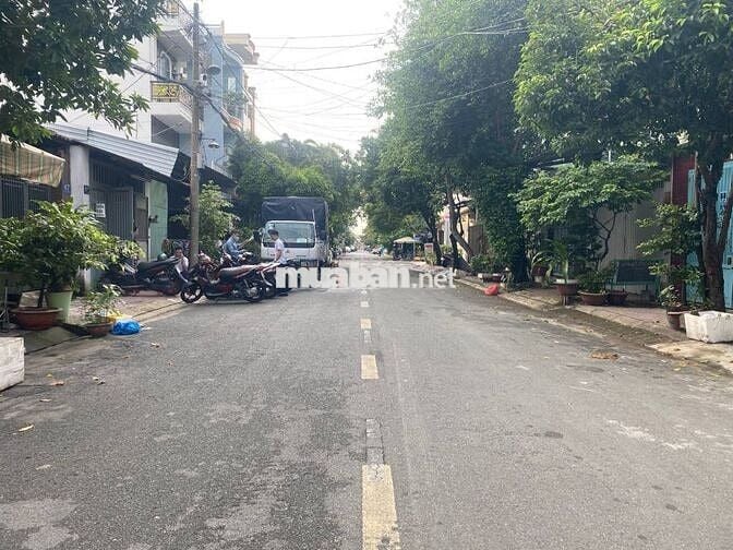 Bán nhà mt đường Huỳnh Văn Một, Tân Phú - nội thất cao cấp, giá 15 tỷ