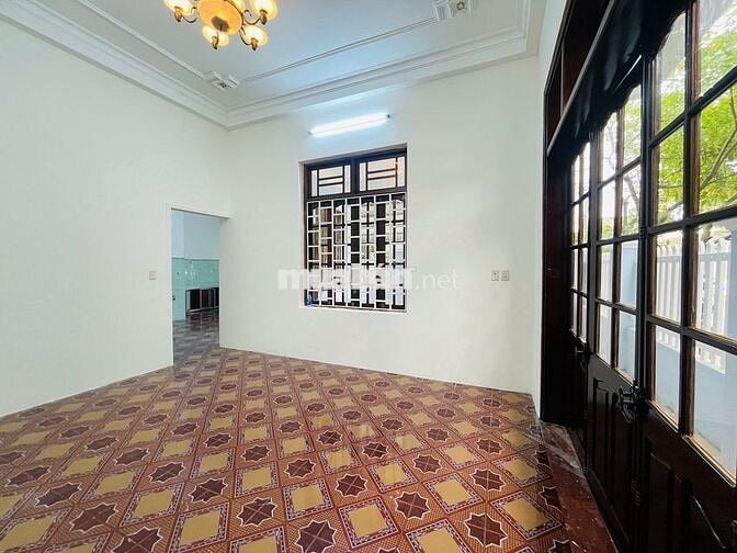 NHÀ 2 MẶT TIỀN NGANG 10M NGAY HỒ BÀU TRÀM