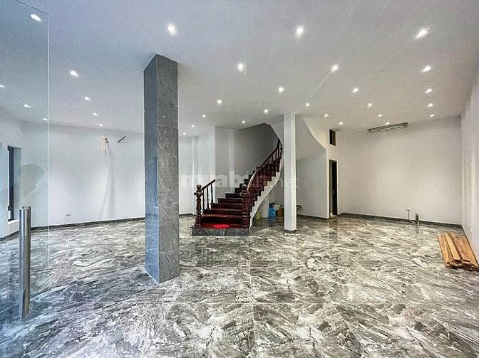 Cho thuê nhà 5 tầng, mặt hồ Hàm Long, số 28 ngõ 8 phố Từ Hoa, Tây Hồ