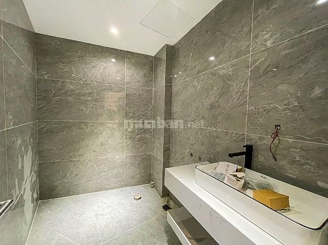 Cho thuê nhà 5 tầng, mặt hồ Hàm Long, số 28 ngõ 8 phố Từ Hoa, Tây Hồ